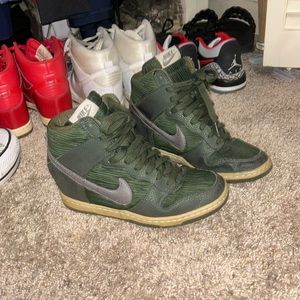 Nike Women’s Sky High wedge sneaker sz 7